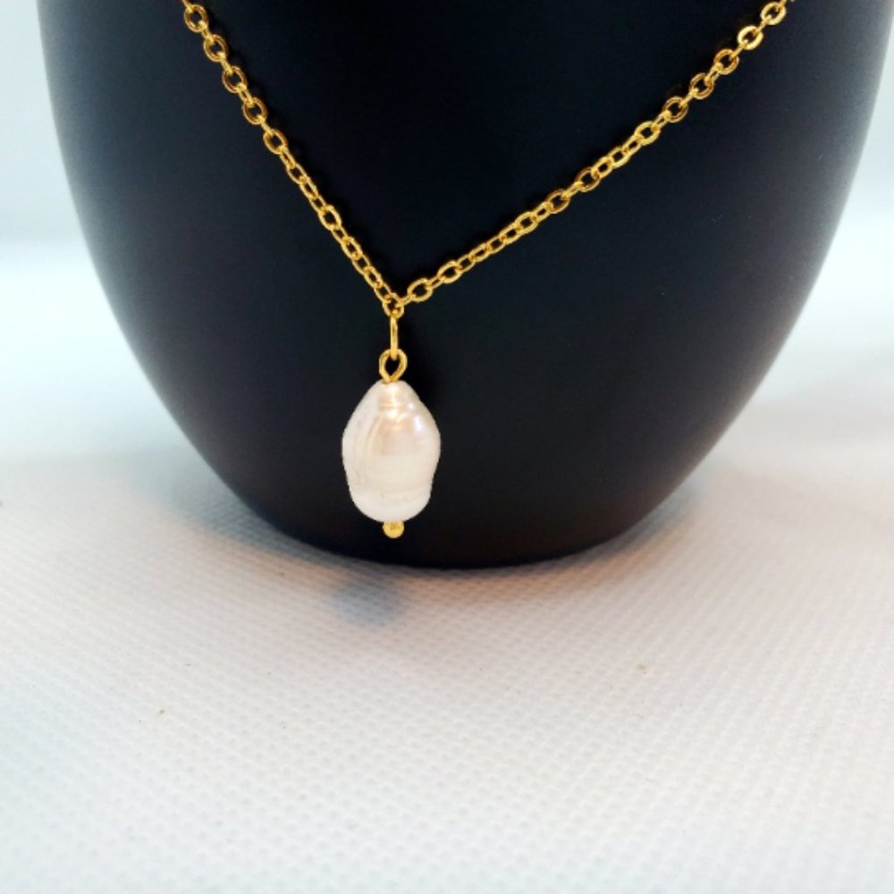 🌹3/$30 NEW Dainty Natural Fresh Water  Freeform White Pearl gold necklace